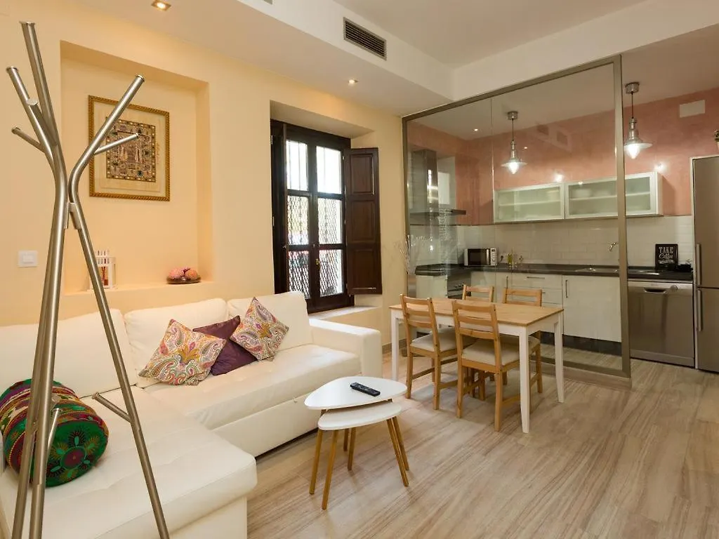 3 Bedrooms Apartment In The Historic Center By The River Sewilla
